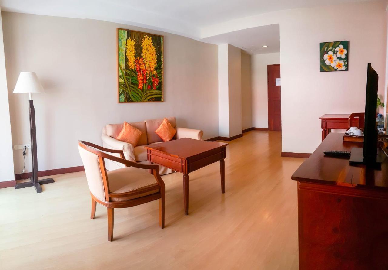 Eastiny Place Hotel Pattaya Exterior photo